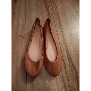 Brown Universal threads flat shoes